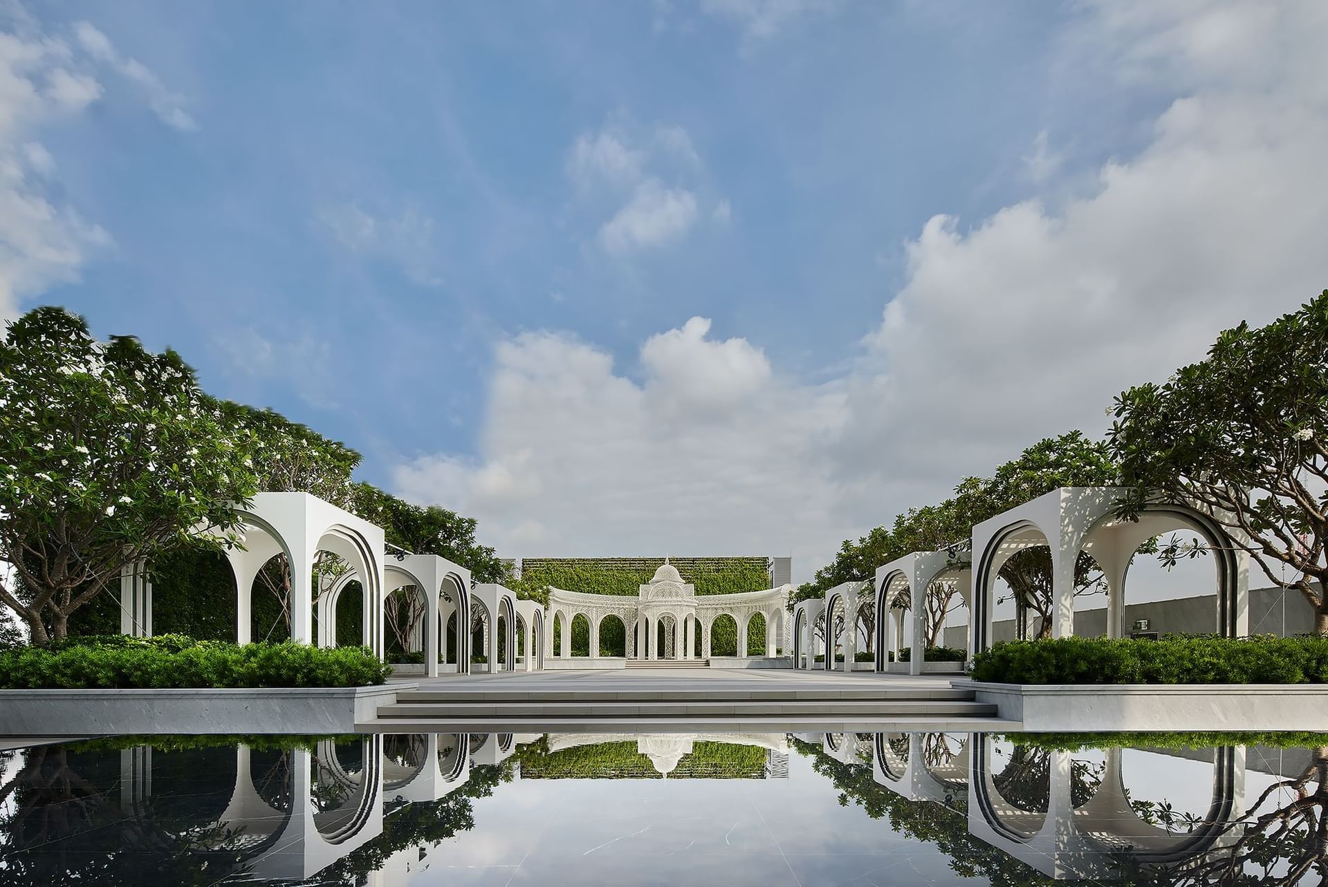 Outdoor wedding venue Garden Deck@7 at Eastin Grand Hotel Phayathai