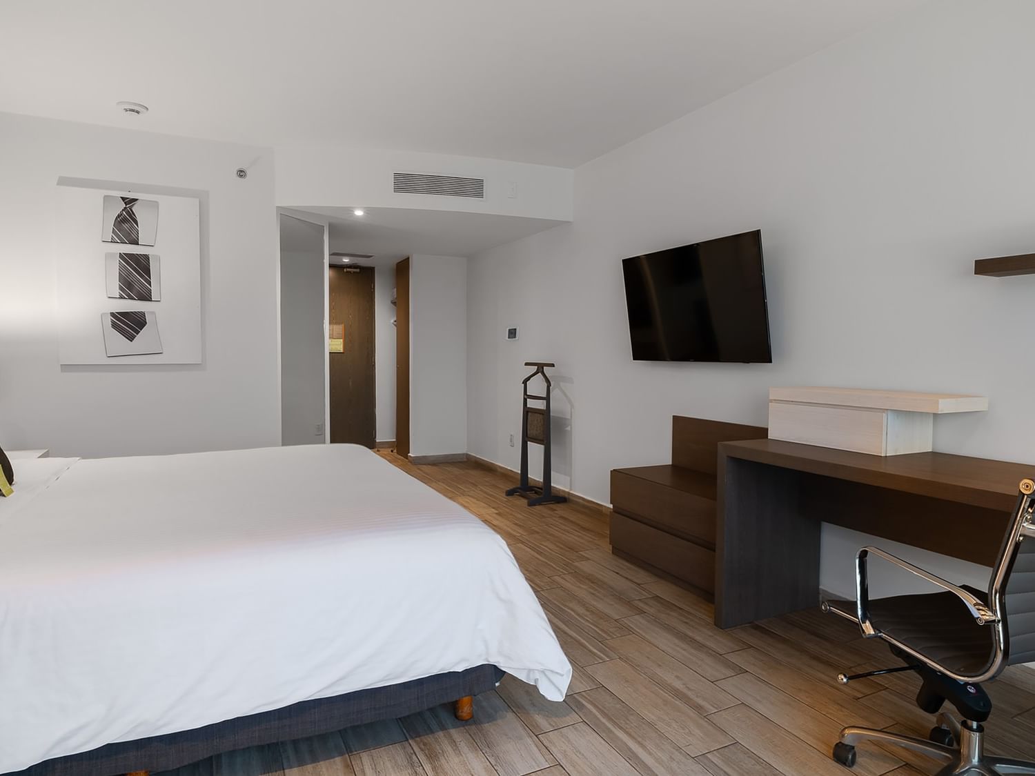 Habitación de lujo con cama King en Real Inn Perinorte, Tlalnepantla.