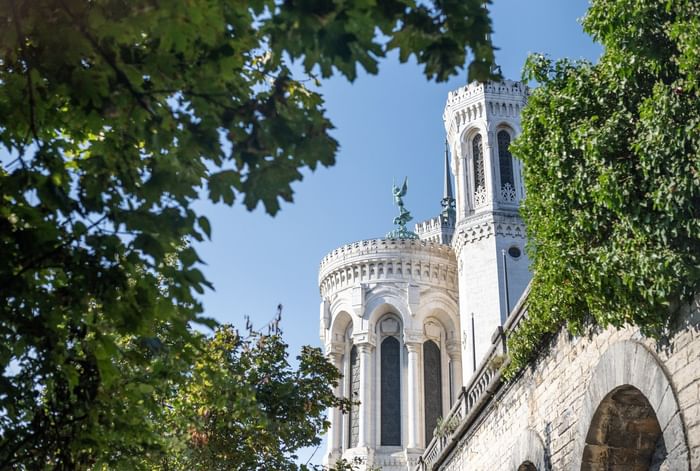 View of the white towers of Notre-Dame de Fourvière Basilica from the Warwick Reine Astrid - Lyon