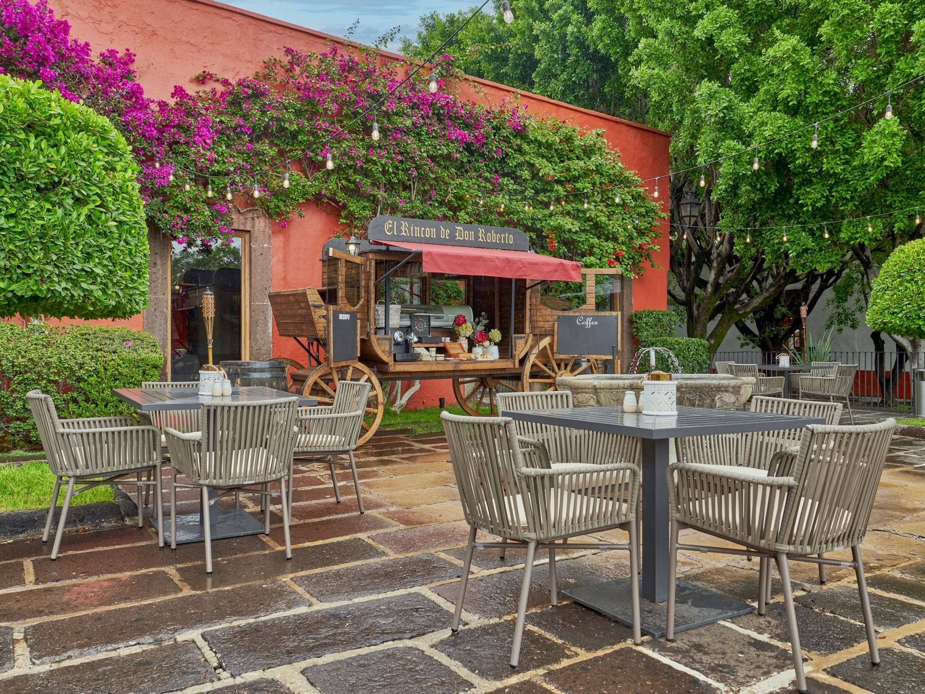 Outdoor tables of a cafeteria at La Colección Resorts