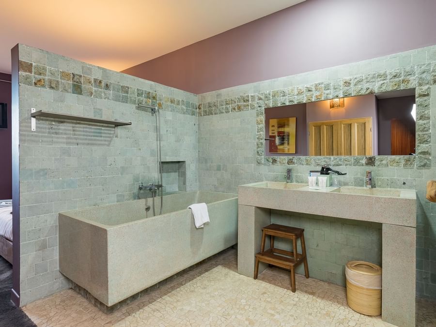 Interior of a bathroom at Hotel Disini Montpellier Est
