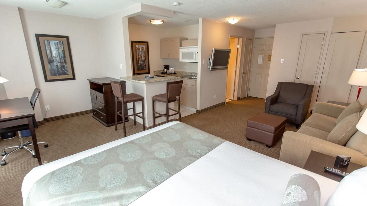 Premium Studio Queen Full Kitchenette