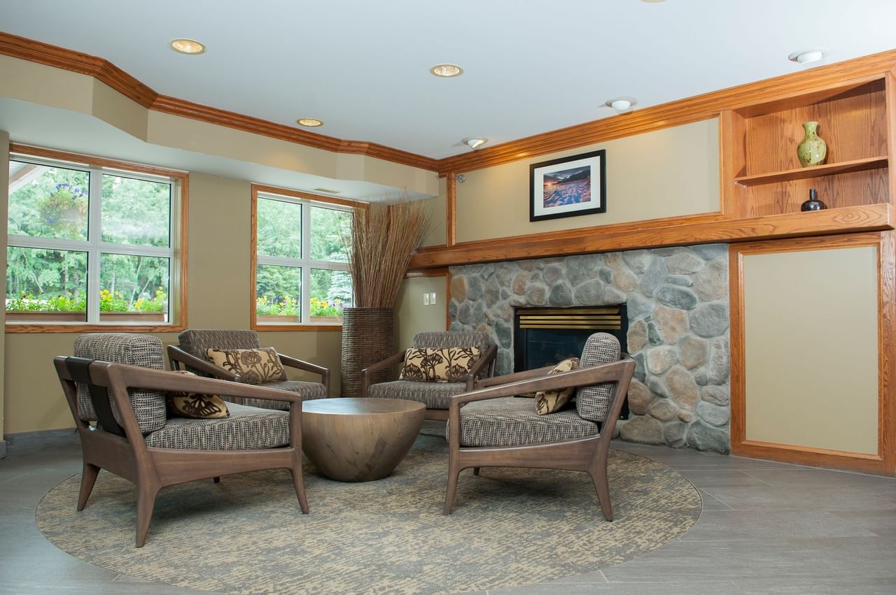 Coast Canmore Hotel & Conference Centre - Lobby