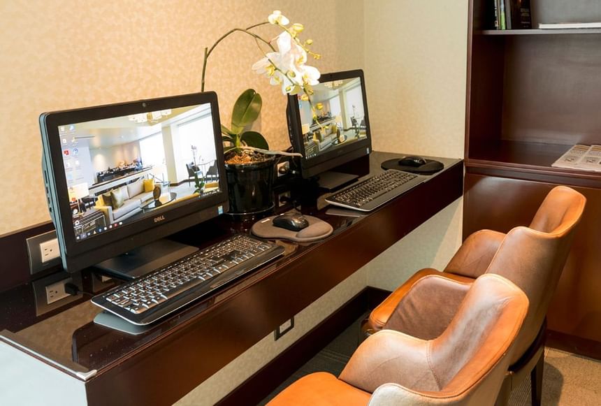 Business Center at the Executive Lounge in Delfines Hotel