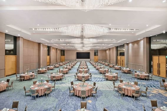 Banquet type table arrangement for wedding, Vasa Hotel Surabaya