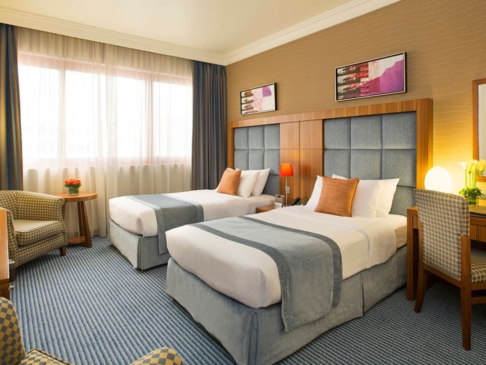 Twin beds in Deluxe Twin Room at City Seasons Hotels