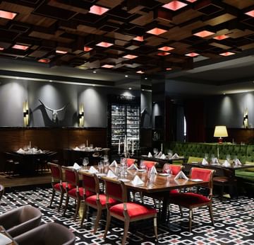 Innenraum des Essbereichs des Beef Grill Club von Hasir am Titanic Gendarmenmarkt Berlin