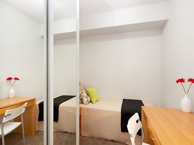 Two bedroom apartment small_UniLodge 570 Swanston Furnished Apartments
