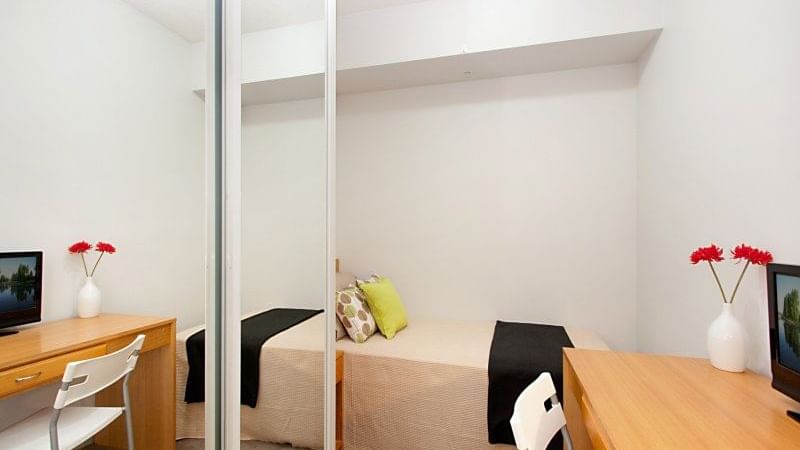Two bedroom apartment small_UniLodge 570 Swanston Furnished Apartments