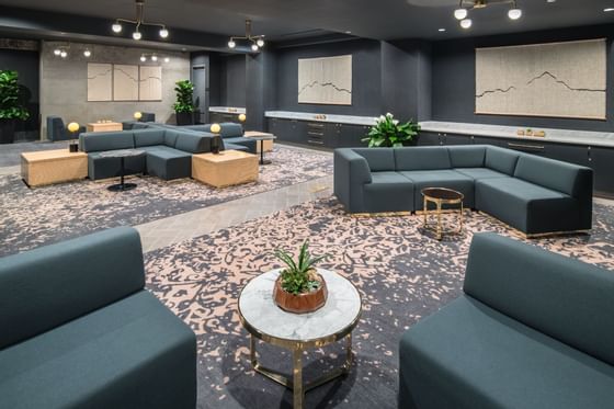 Hi-Lo hotel conference room with modular seating
