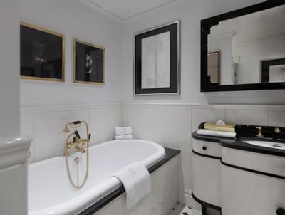 King premium Bathroom at Patrick Hellman Schlosshotel