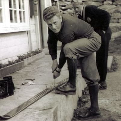 Young Stein Eriksen adjusting skis