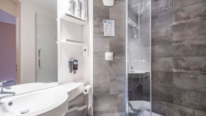 Bathroom vanity in bedrooms at Limoges Sud-Feytiat