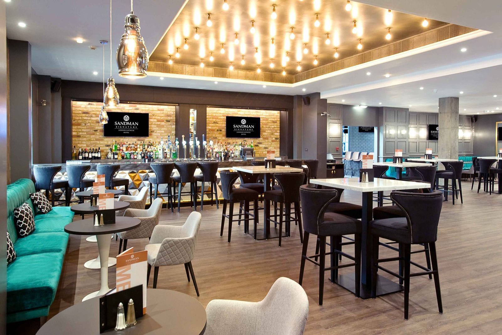 The Dining Area and the Bar at the Sandman Signature London Gatw