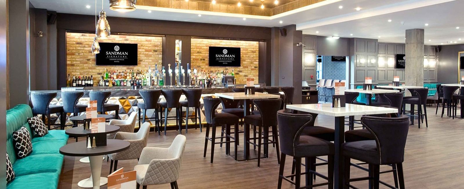 The Dining Area and the Bar at the Sandman Signature London Gatw