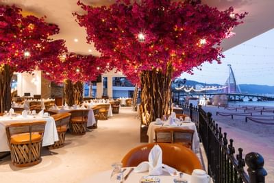 Attractive pink dining area with sea view at Playa Los Arcos