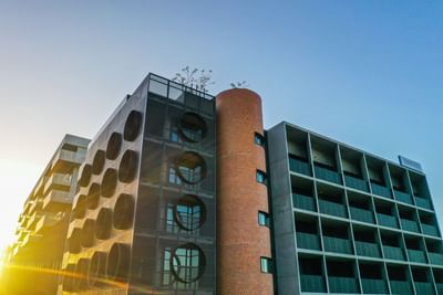 Low angle exterior view of the hotel, Nesuto Curtin Perth Hotel