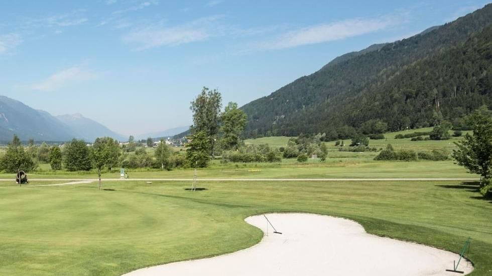 Sunbeams touching a golf course near Falkensteiner Hotels