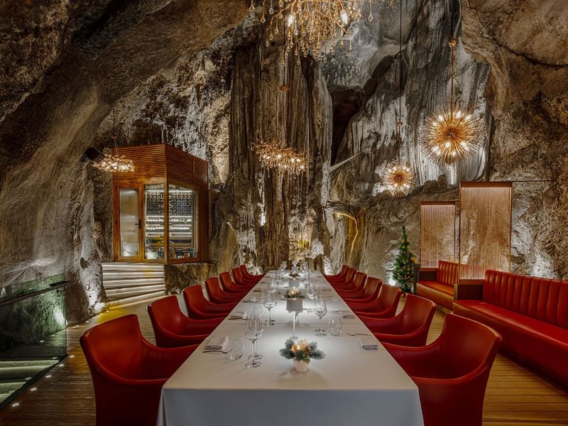 Festive Season Private Dining Space promote for festive year end corporate event and friends gathering