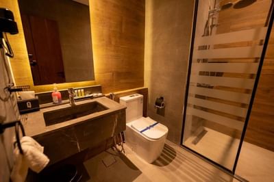 Bathroom at Elaf Qinwan Hotel