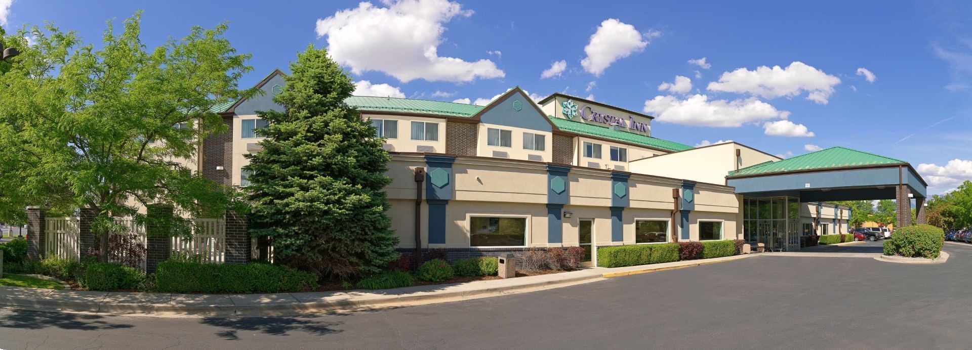 Hotel exterior street view with parking area at Crystal Inn Hotel & Suites Great Falls