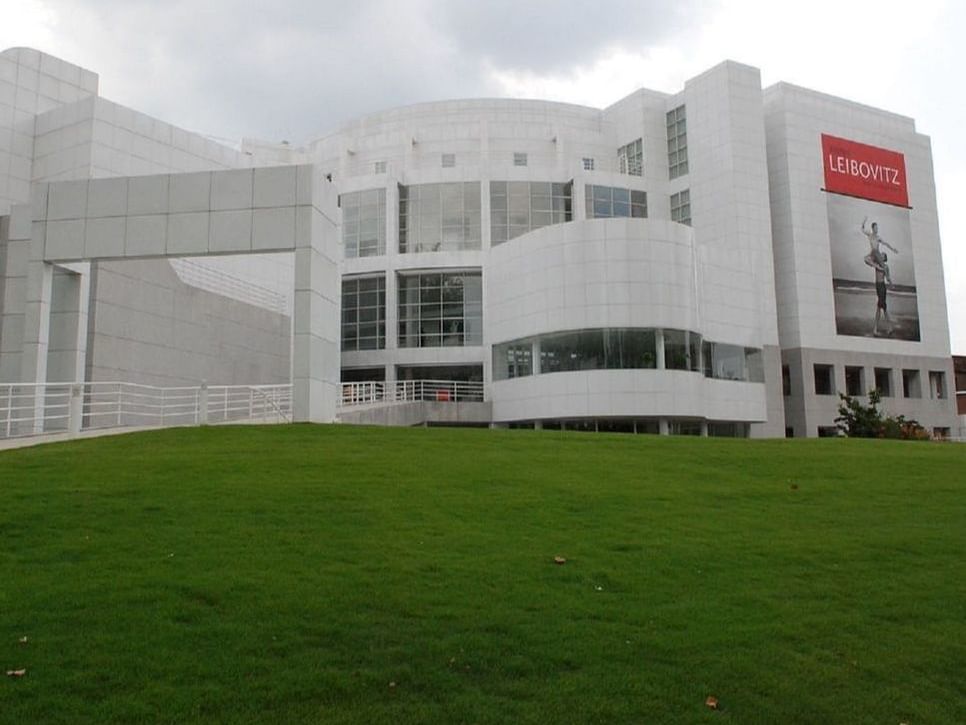 Exterior view of museum of art in Atlanta near Artmore Hotel