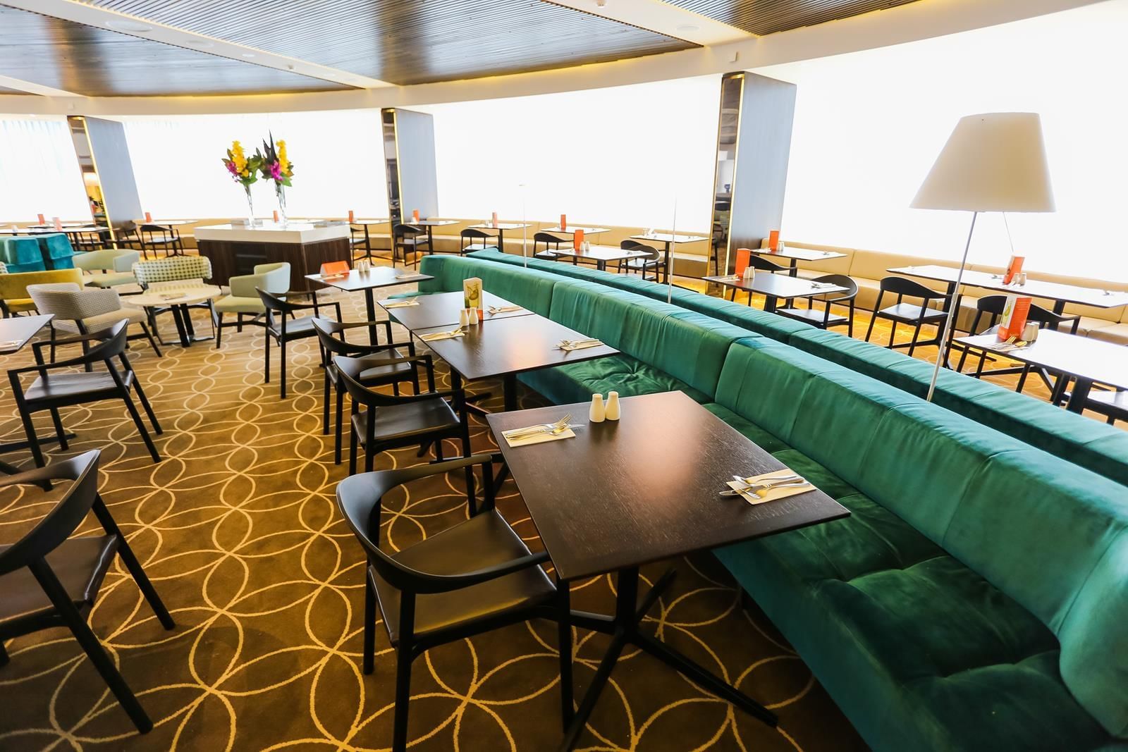 Dining area of 33Grill Bar & restaurant at Novotel Sydney