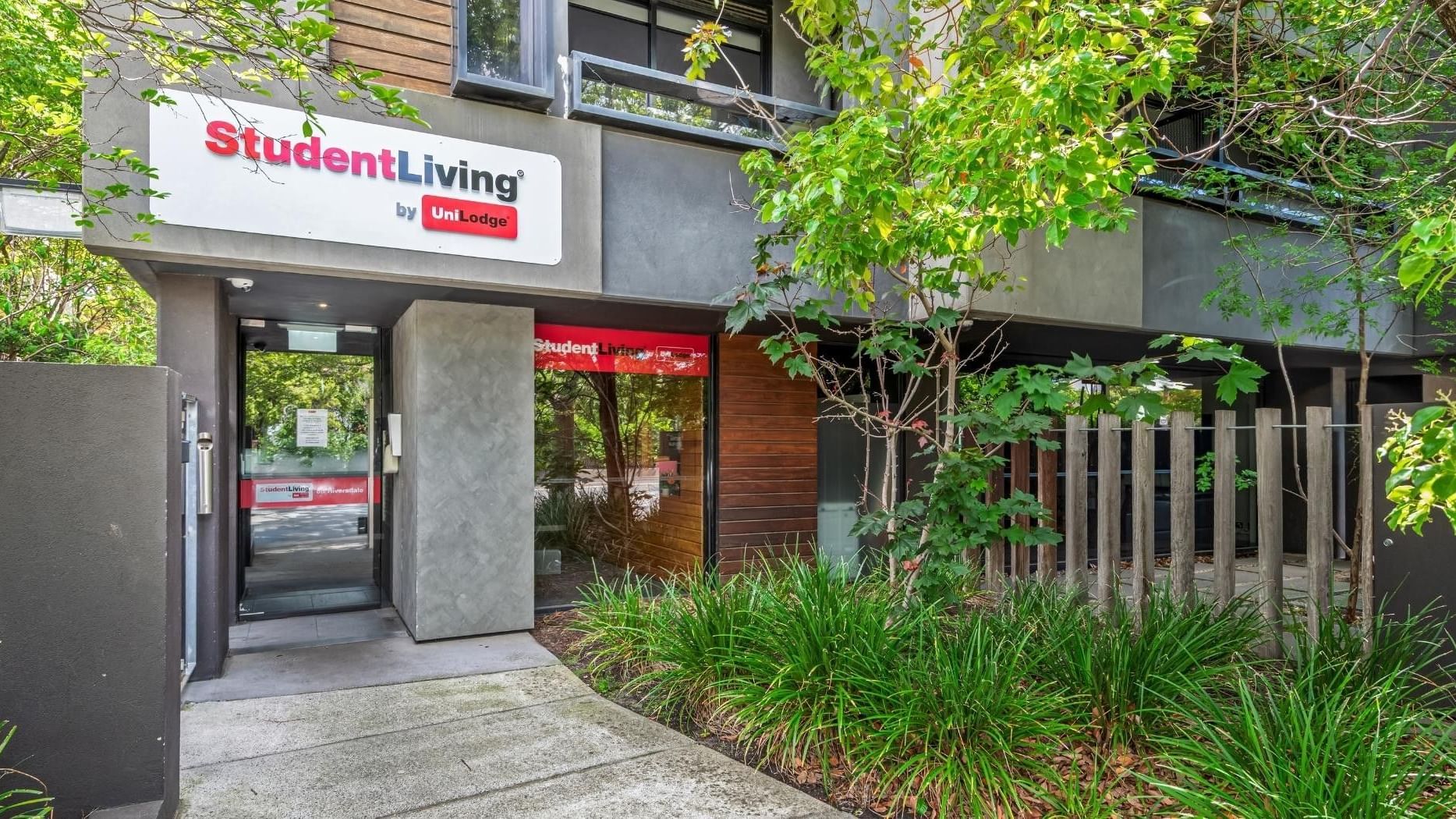 Student Living on Riversdale - Entrance