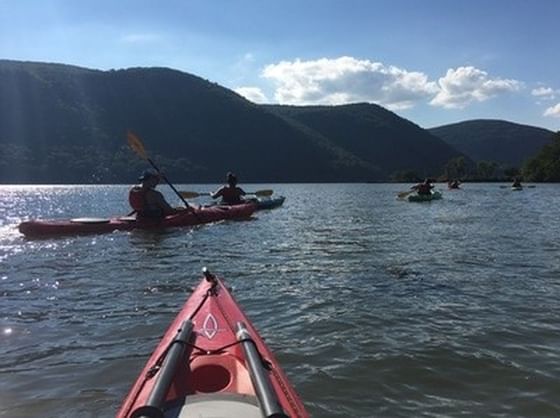 Tourists sculling on Hudson river near The Abbey Inn