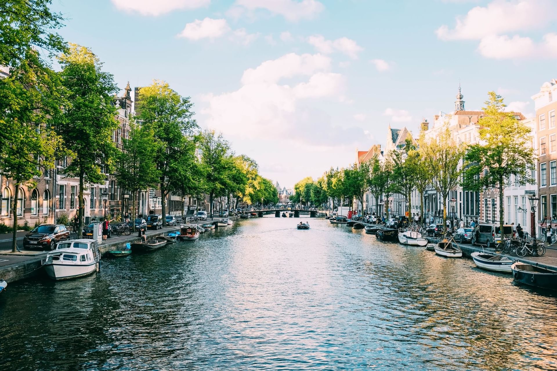 Landscape view of Amsterdam canals near Amadeus City Hotel