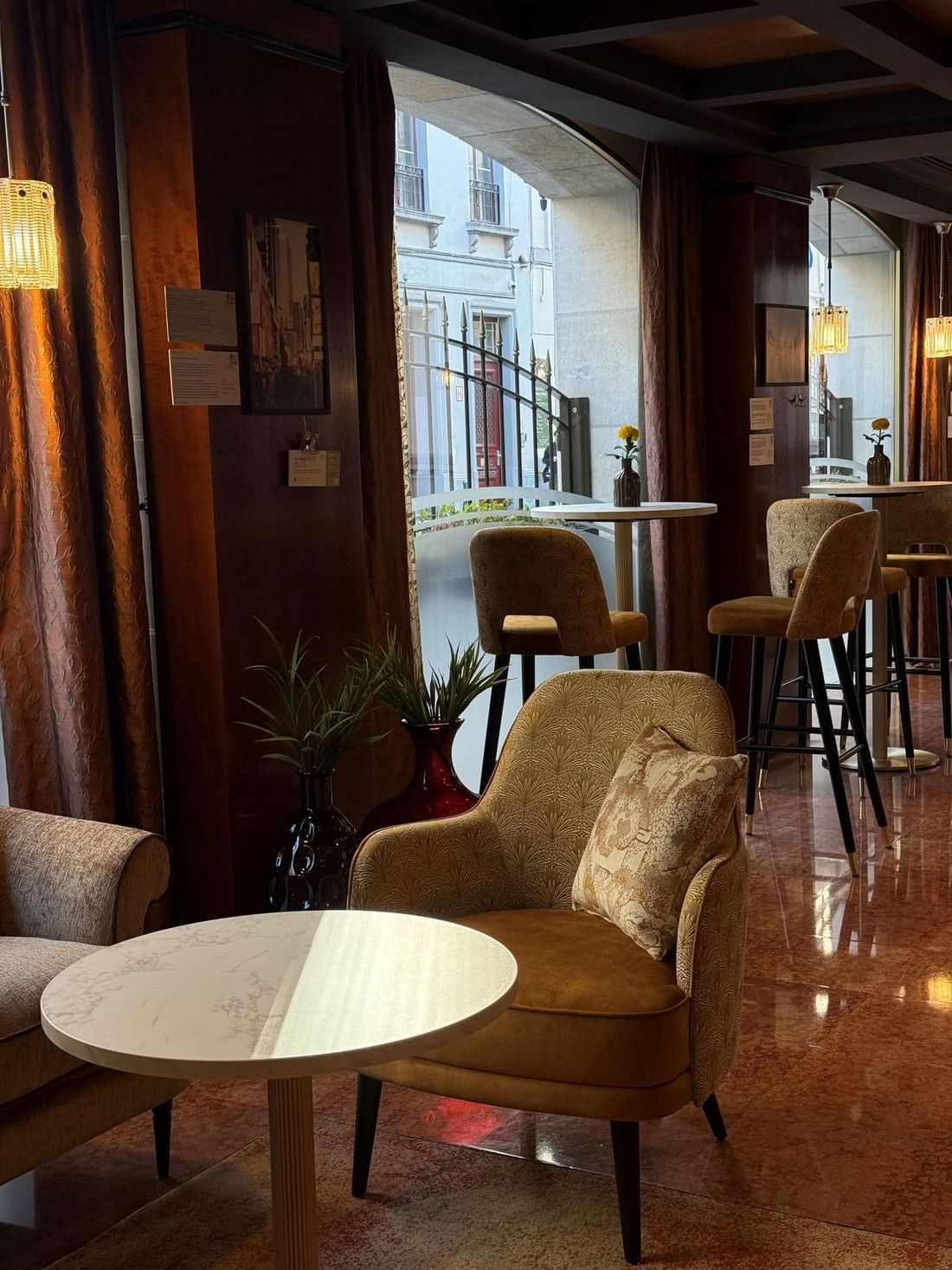 Elegant Lobby Bar with comfortable seating and natural light at Warwick Grand-Place Brussels.