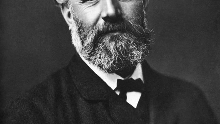 Black & white portrait of Jules Verne at The Originals Hotels
