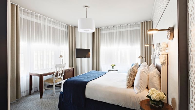 Interior of Deluxe corner room at Warwick San Francisco