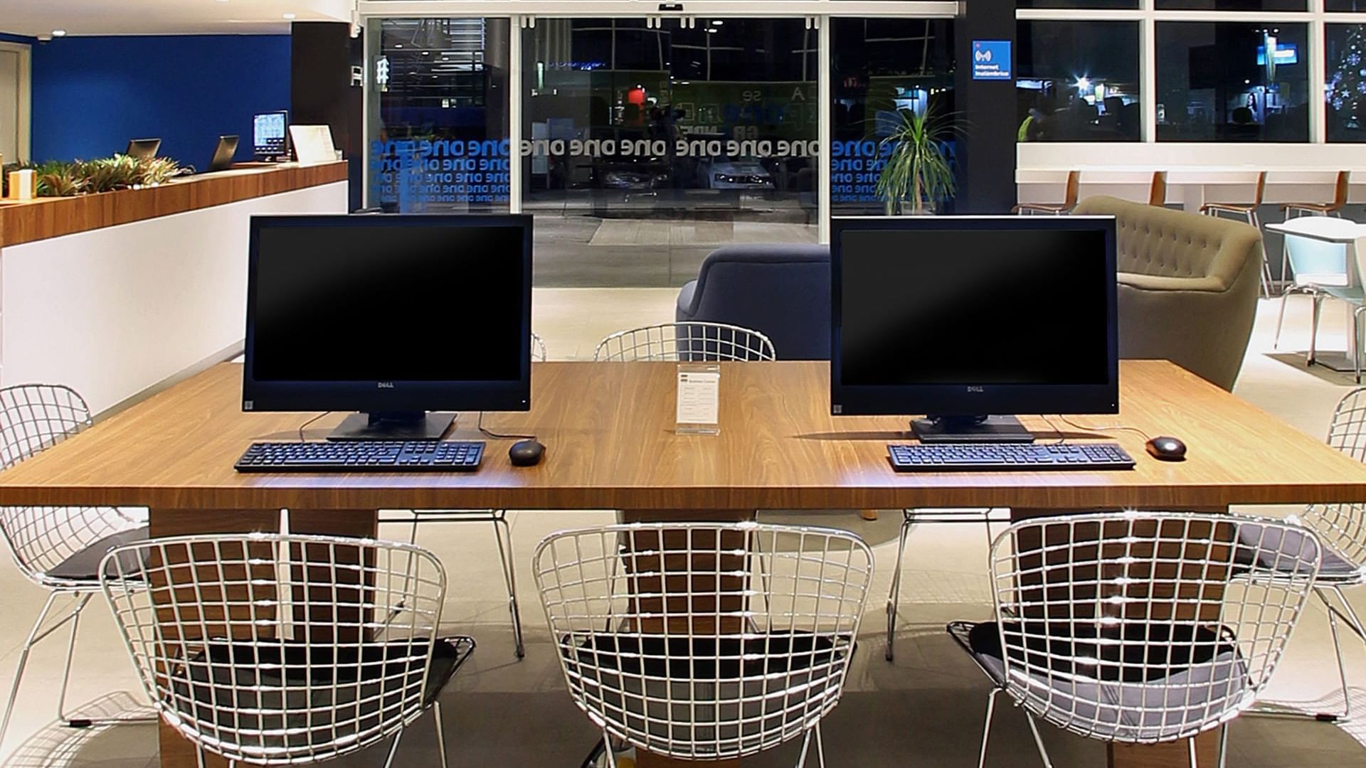 Two computers in the Business Corner at One Cuautitlán