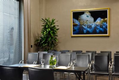 Meeting area with a wall at Grand Hotel Minerva