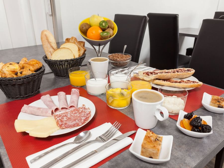 A warm breakfast served at Hotel du Phare