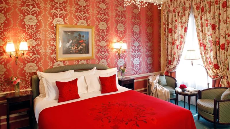 Executive Vendome Room red decoration at Hôtel Westminster