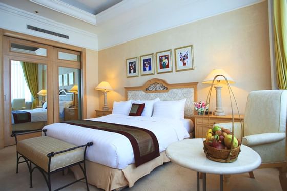 Senator Suite bedrppm at Hanoi Daewoo Hotel