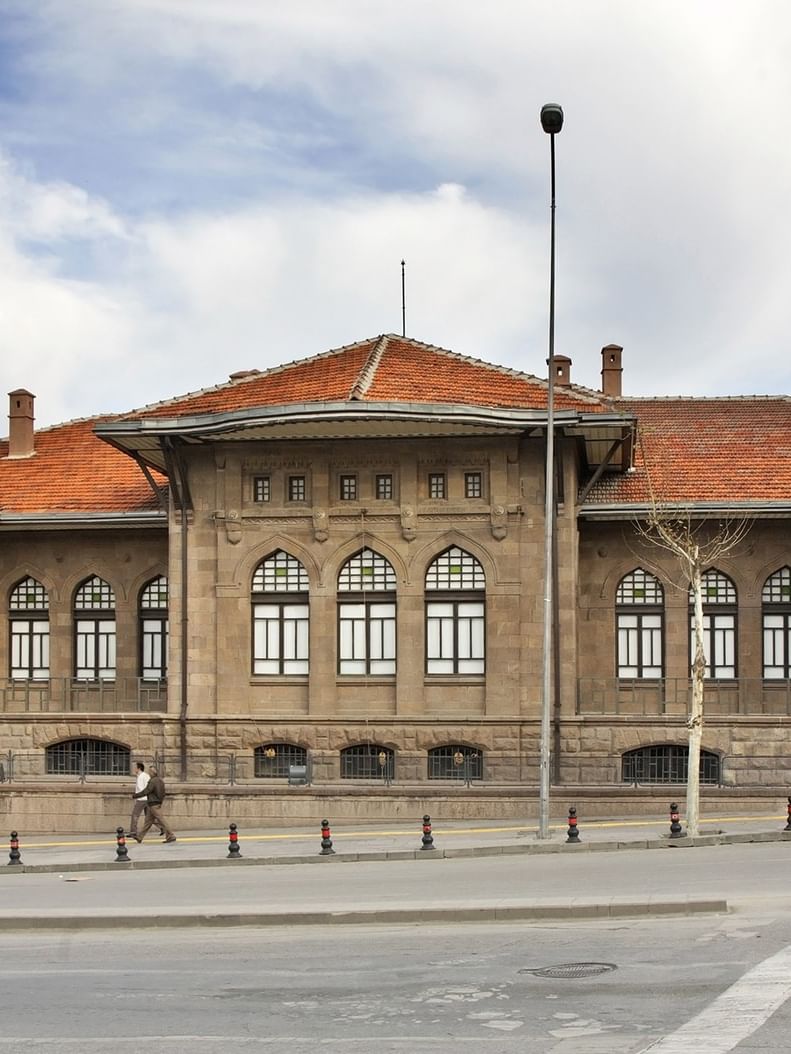 Large historic building of the War of Independence Museum with people walking nearby.