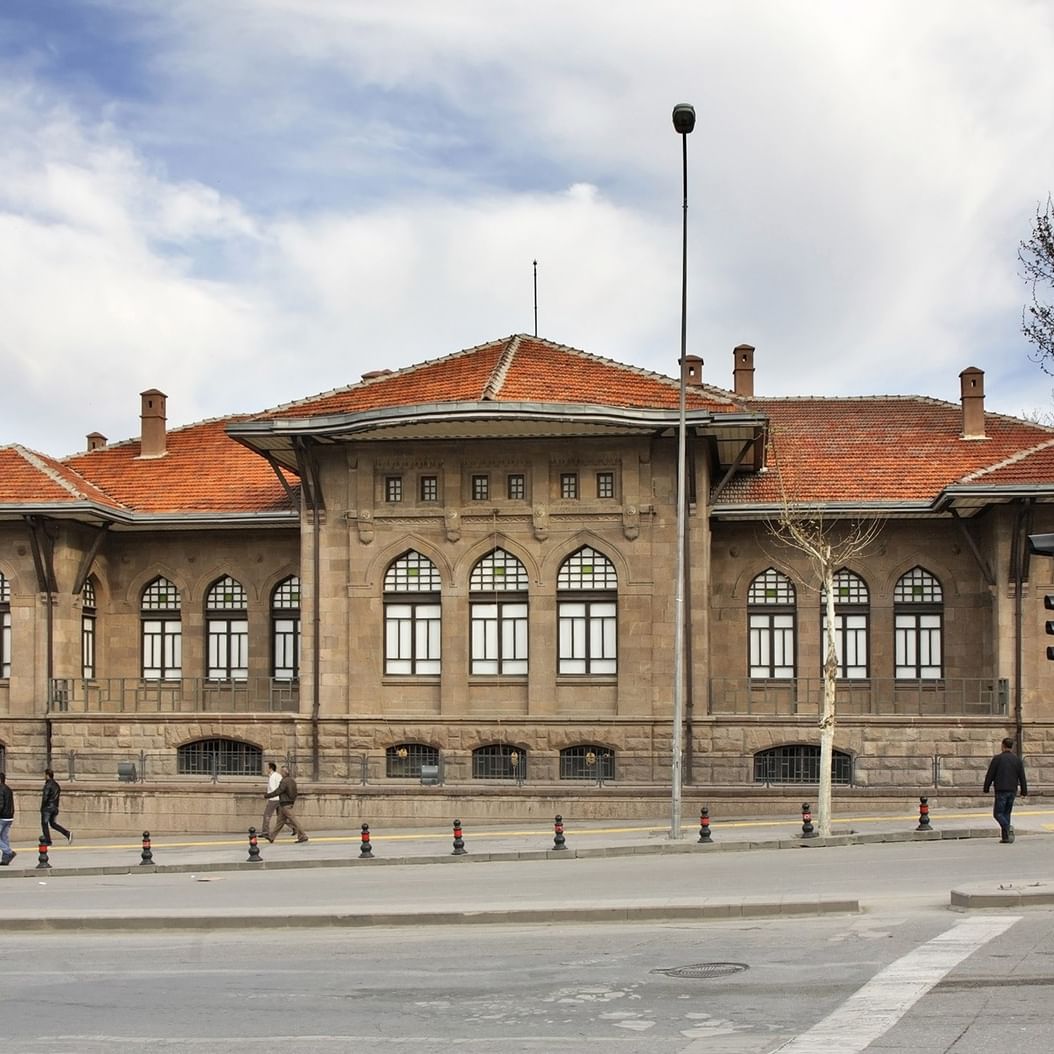 Large historic building of the War of Independence Museum with people walking nearby.