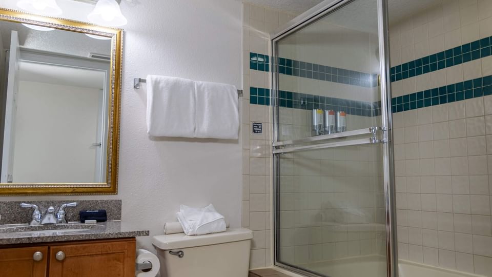Guest Bath in Two Bedroom Deluxe Suite, Legacy Vacation Resorts