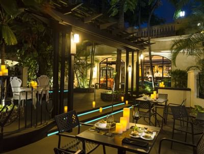 Outdoor dinner dining area with candles at Terra Nova Suite