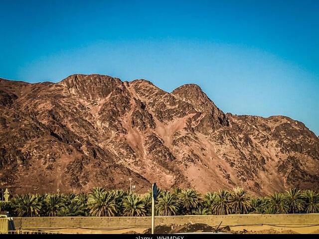 Landscape view of Uhud Mountain near Elaf Al Taqwa Hotel