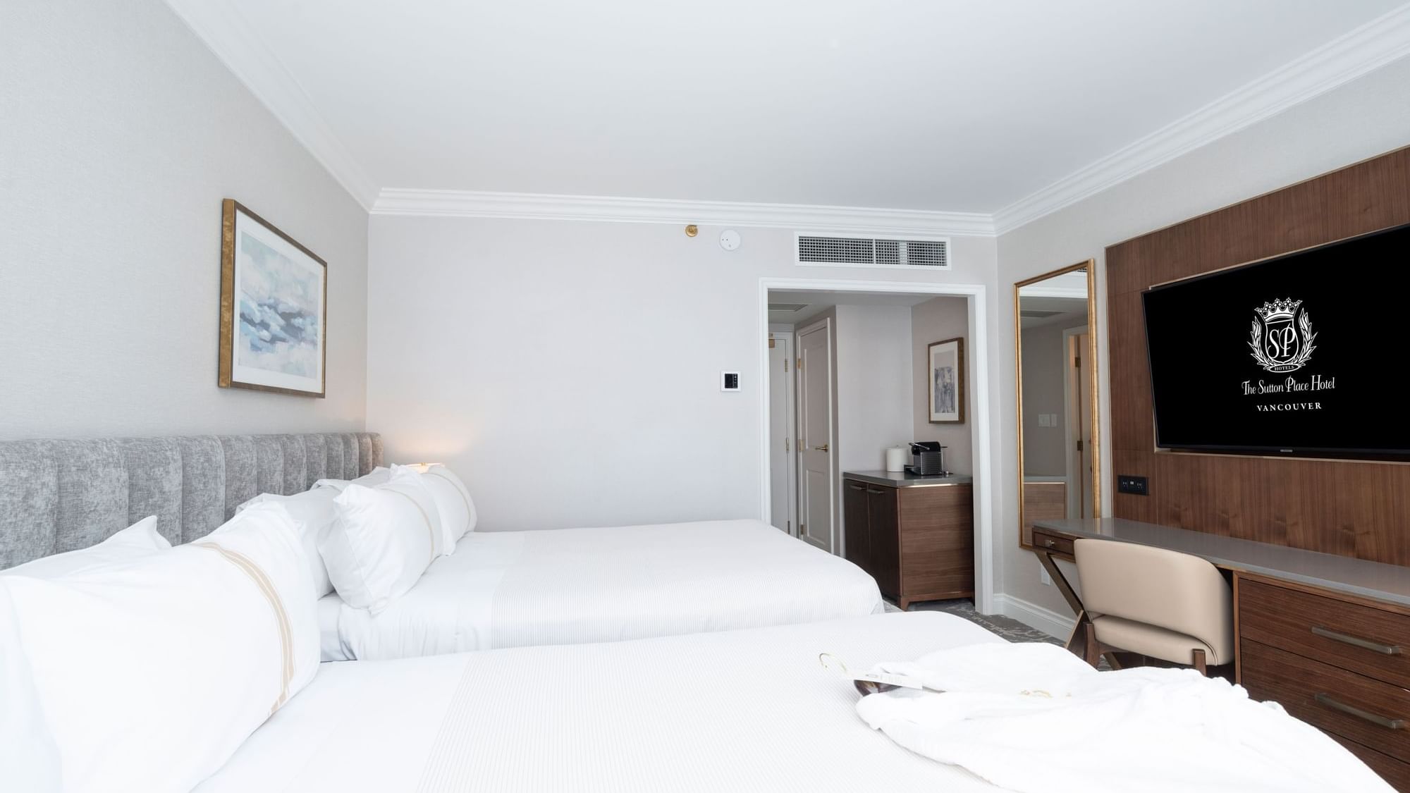 Sutton Room - 2 Queen Beds | Vancouver Hotel Rooms & Suites