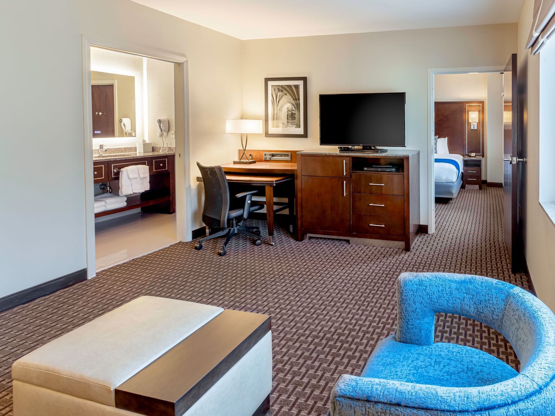 Living area in the King Suite at New Haven Hotel