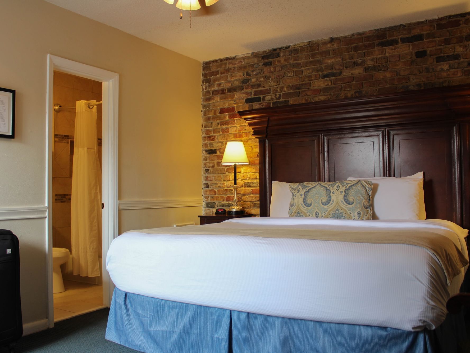 Classic King Room with one bed at Hotel St. Pierre