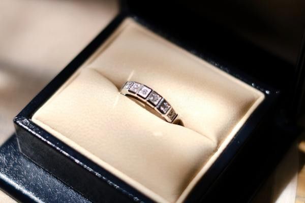 Sterling silver wedding ring in case, one of the best alternatives to traditional gold bands