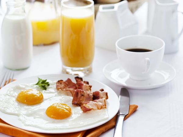 Eggs, bacon, orange juice and coffee