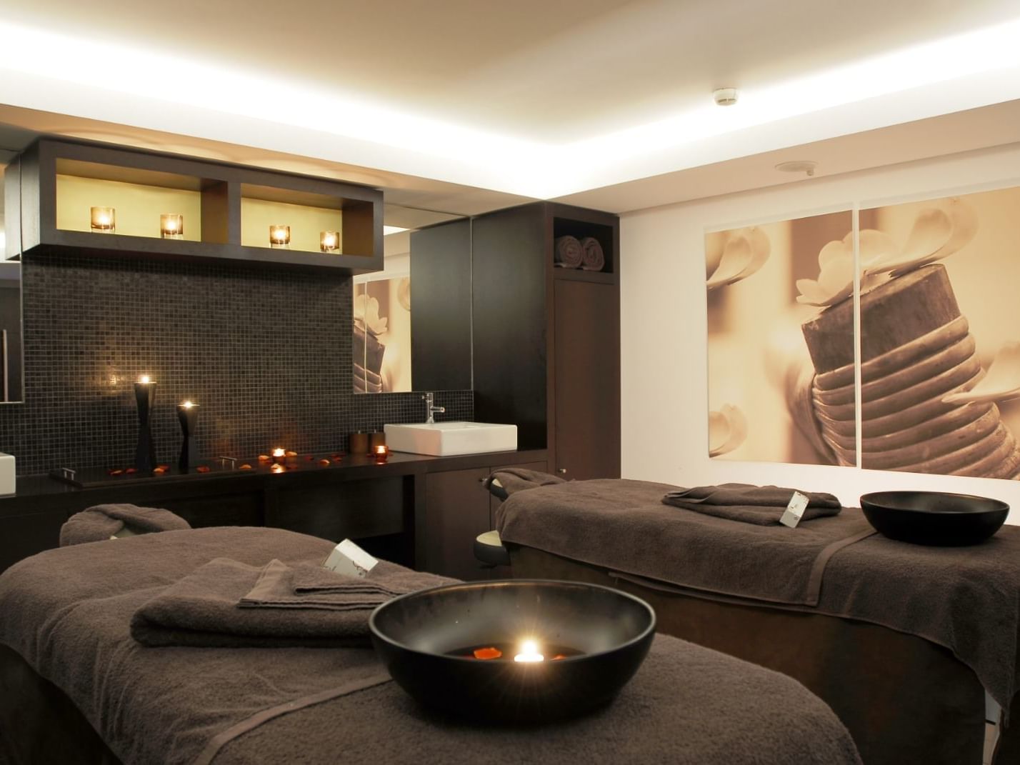 Lits de massage dans le spa de l'hôtel Cascais Miragem