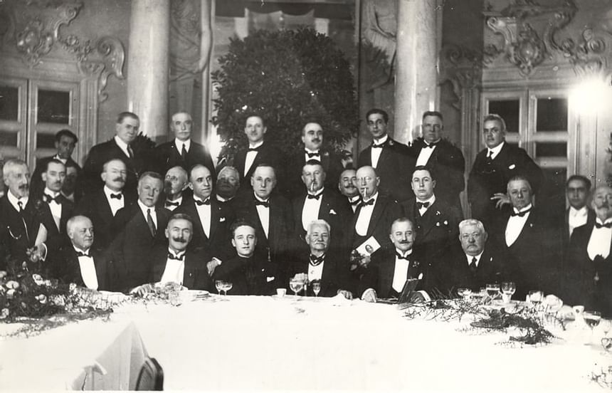 Signori in abito da cerimonia 1925 Hotel Manin